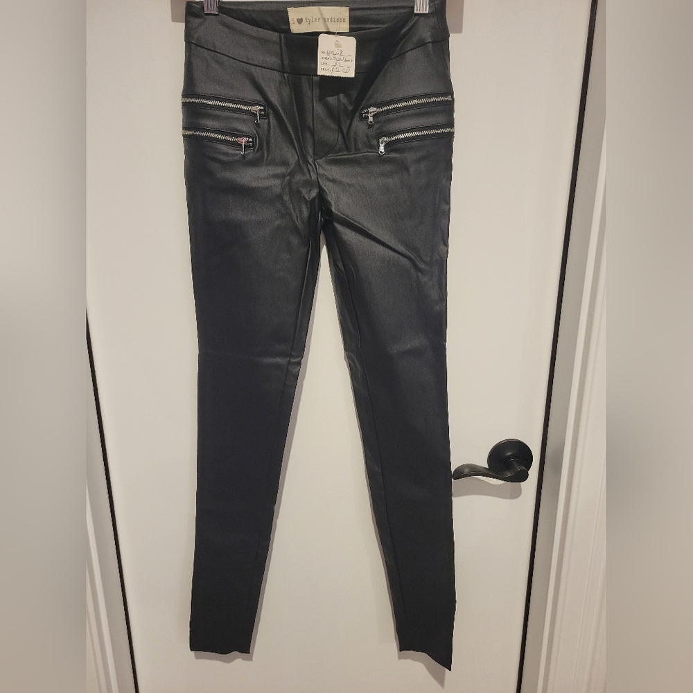 Black Skinny Pants with Zipper Details